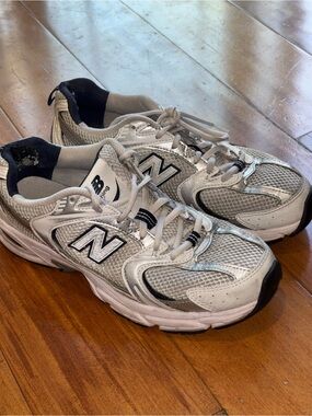 Men’s New Balance Silver and Black Athletic Sneakers size 6
